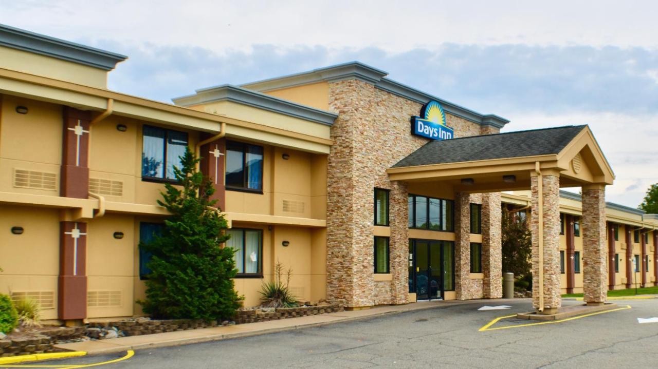 Days By Wyndham Hotel